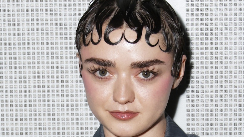 Maisie Williams sur le tapis rouge