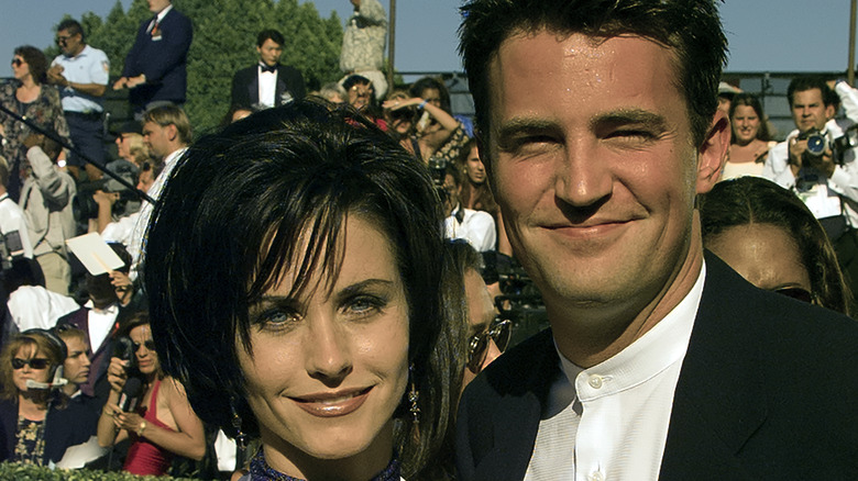 Courteney Cox et Matthew Perry souriants