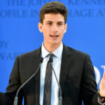 Ce que Jack Schlossberg, le petit-fils sosie de JFK, fait réellement dans la vie