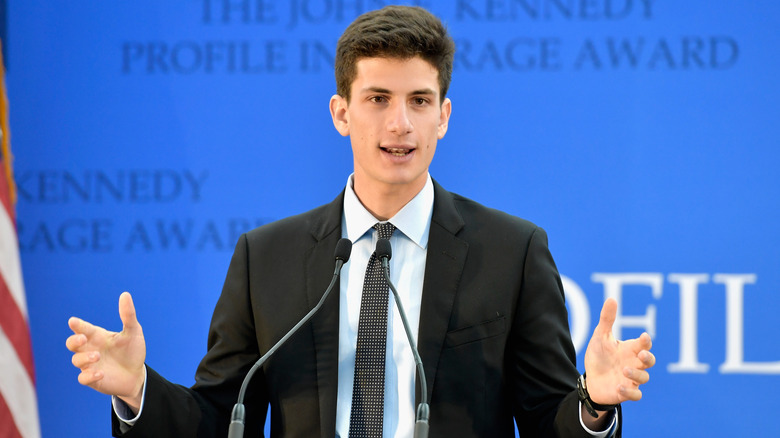 Ce que Jack Schlossberg, le petit-fils sosie de JFK, fait réellement dans la vie