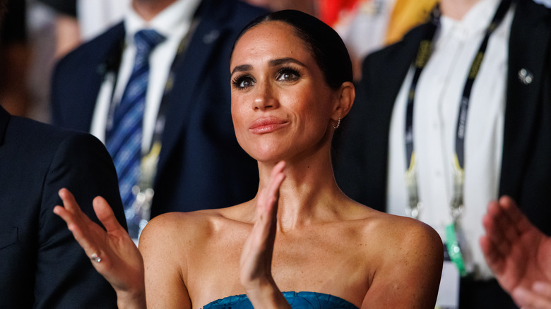 Meghan Markle applaudit