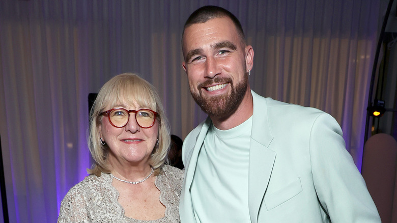 Donna Kelce, Travis Kelce posant