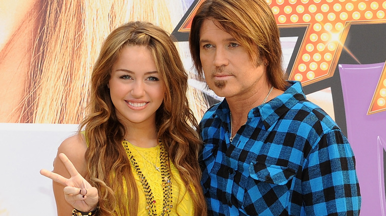 Dark Secrets que le casting d’Hannah Montana a essayé de cacher