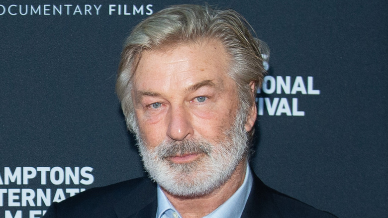 Ireland, la fille d’Alec Baldwin, lui fait de l’ombre avec un kit de test ADN