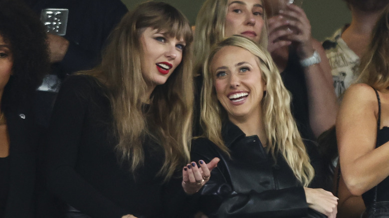 Taylor Swift et Brittany Mahomes parlent