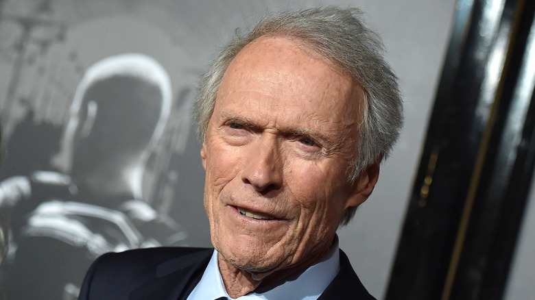 Clint Eastwood souriant lors d'un événement sur le tapis rouge