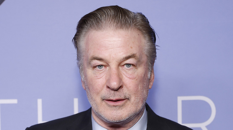 Les avocats nous disent que la possible recharge d’Alec Baldwin pourrait déplacer l’attention sur la fusillade de Rust