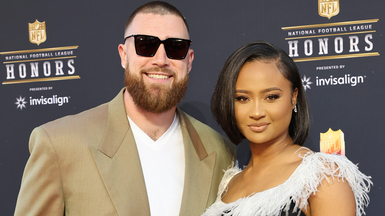 Travis Kelce, Kayla Nicole posant