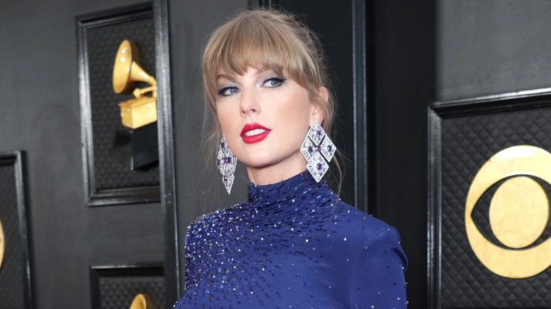 Pourquoi Taylor Swift dit-elle de ne pas vraiment parler ?