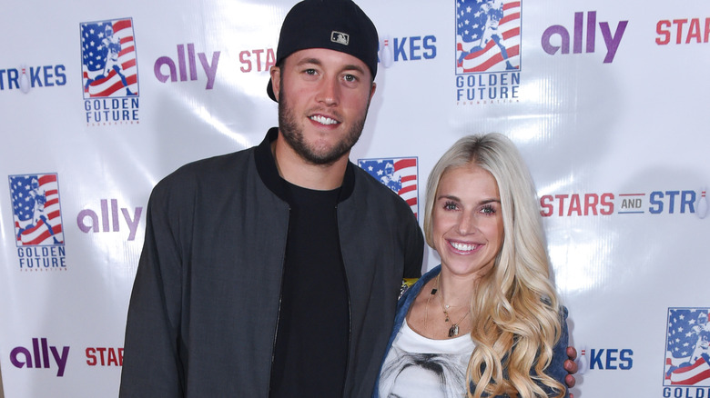 Matthew Stafford Kelly Stafford posant