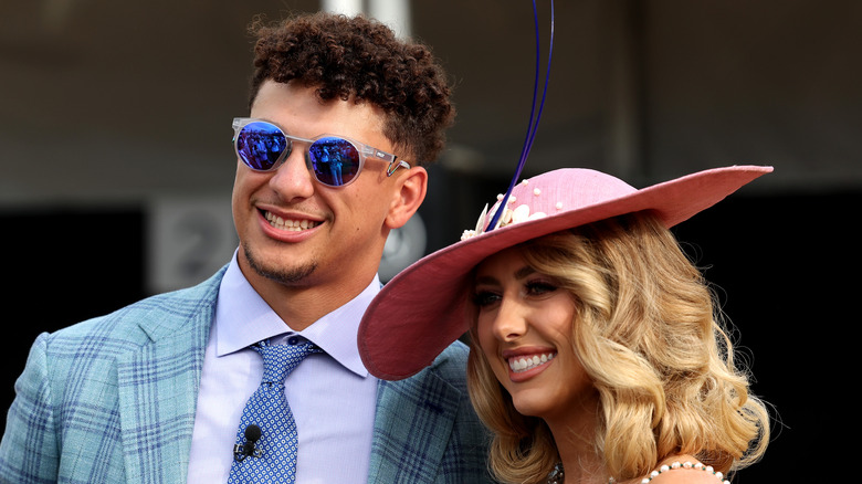 Patrick et Brittany Mahomes dans des vêtements fantaisie