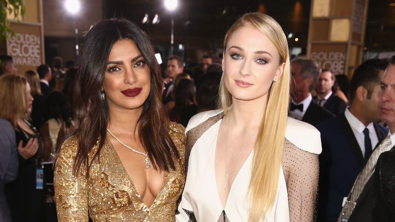 Signes que Sophie Turner et Priyanka Chopra ne sont plus proches