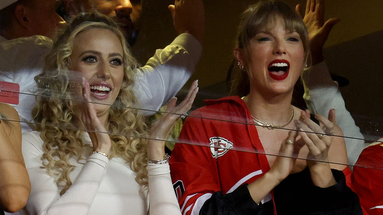 Un expert en langage corporel nous dit que Brittany Mahomes et Taylor Swift sont les meilleures amies en devenir