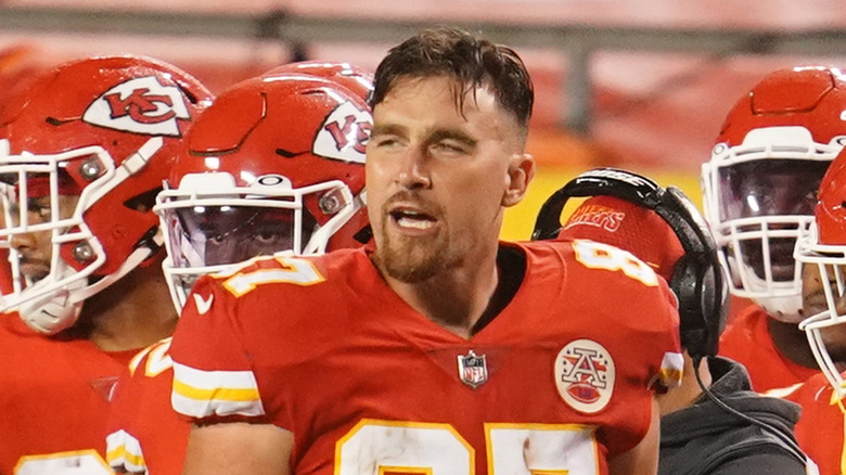 Travis Kelce en marge