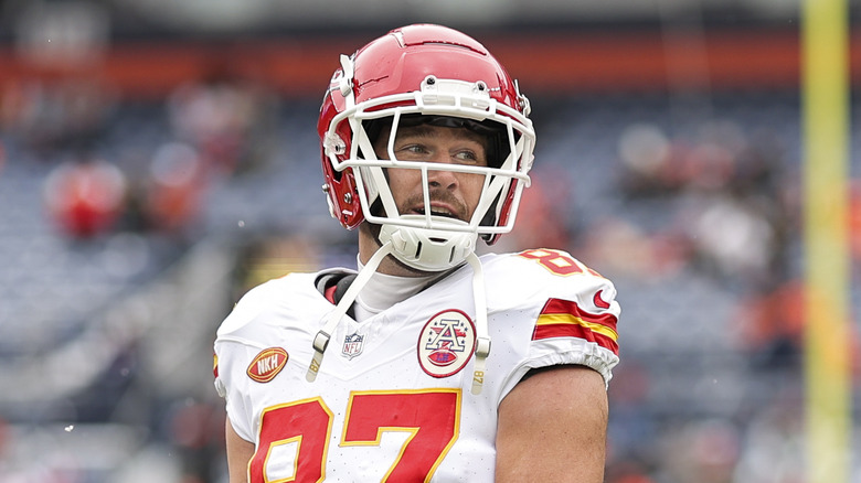 Travis Kelce joue au football