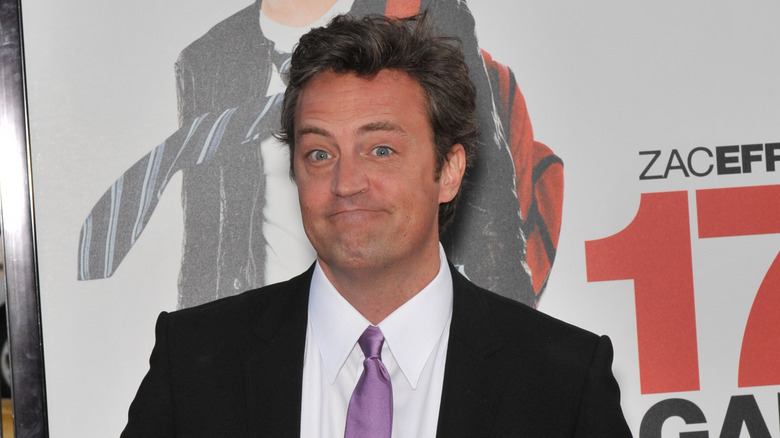 Cravate violette Matthew Perry