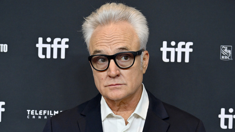 Bradley Whitford porte des lunettes