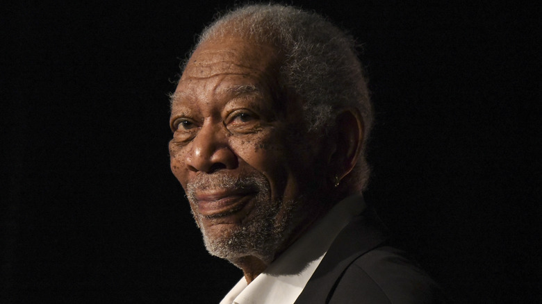 Morgan Freeman posant pour les caméras