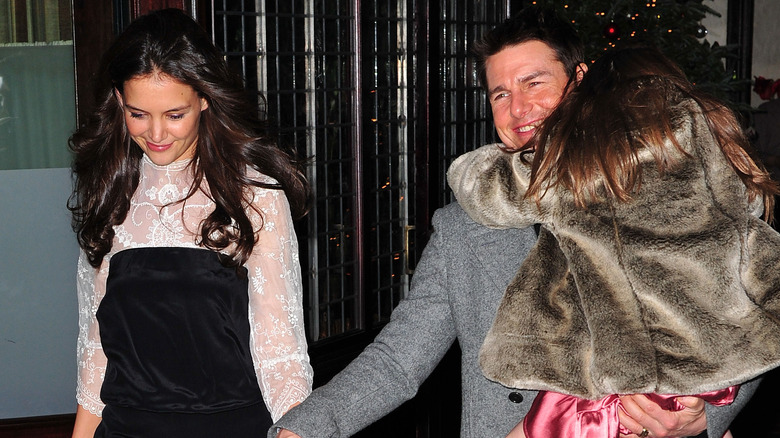 Katie Holmes et Tom Cruise portant Suri Cruise