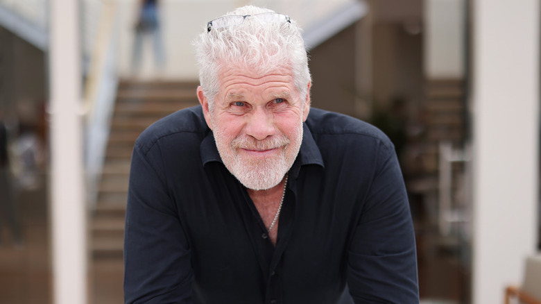 Ron Perlman souriant