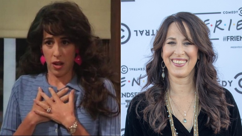 Maggie Wheeler souriant hier et aujourd'hui