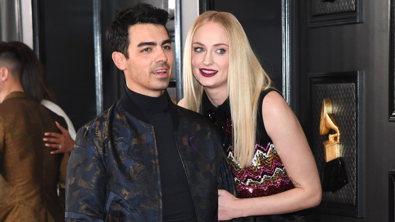 Joe Jonas et Sophie Turner souriants