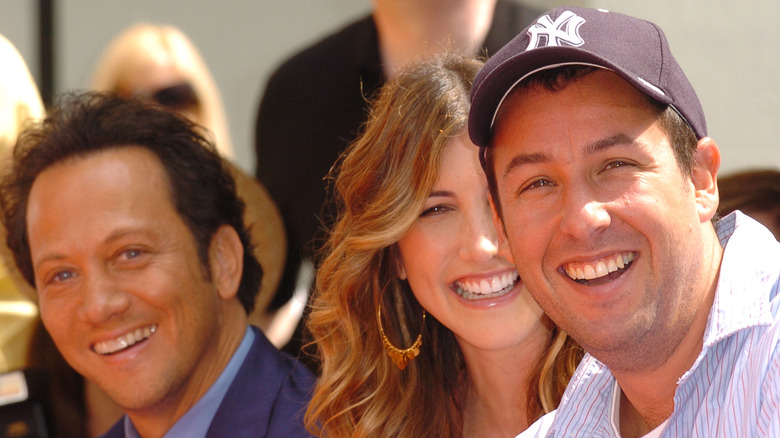 Rob Schneider, Jackie Sandler, Adam Sandler souriants