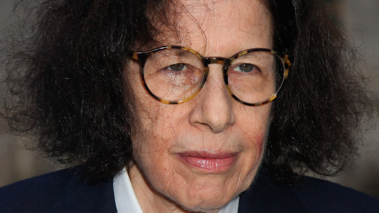 Fran Lebowitz posant pour les caméras