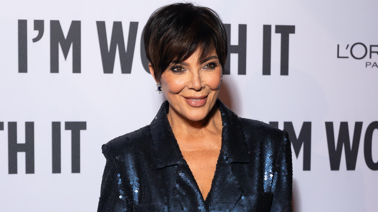 Kris Jenner posant