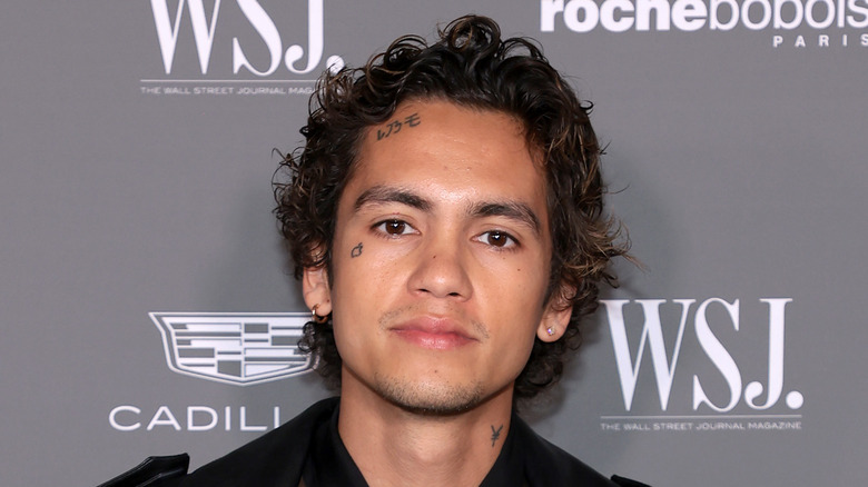 Dominic Fike sur le tapis rouge