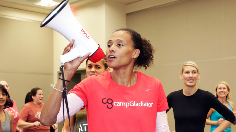 Marion Jones dirige un entraînement au Camp Gladiator