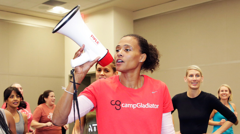 Marion Jones dirige des cours d'entraînement