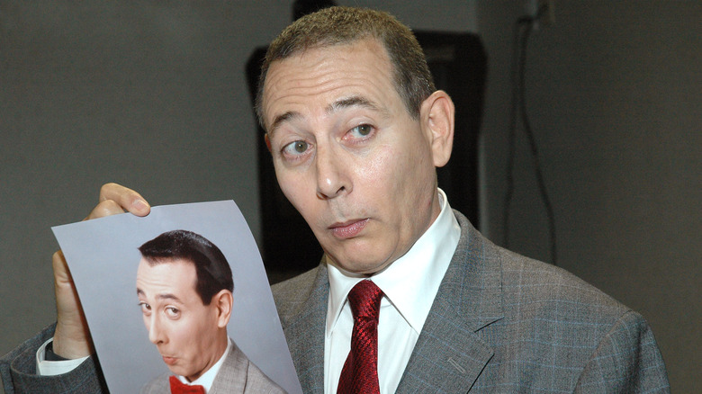 Paul Reubens posant