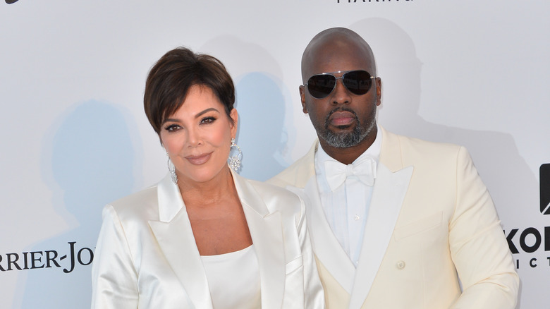 Kris Jenner et Corey Gamble posant ensemble