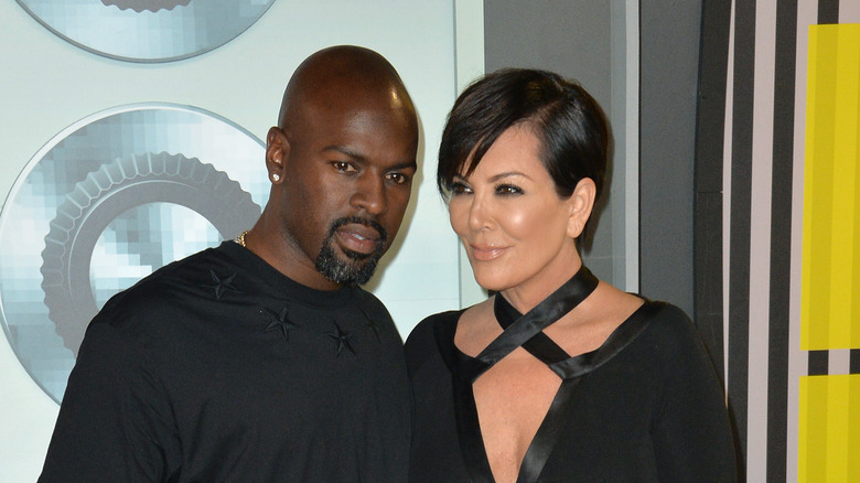 Kris Jenner et Corey Gamble posant ensemble