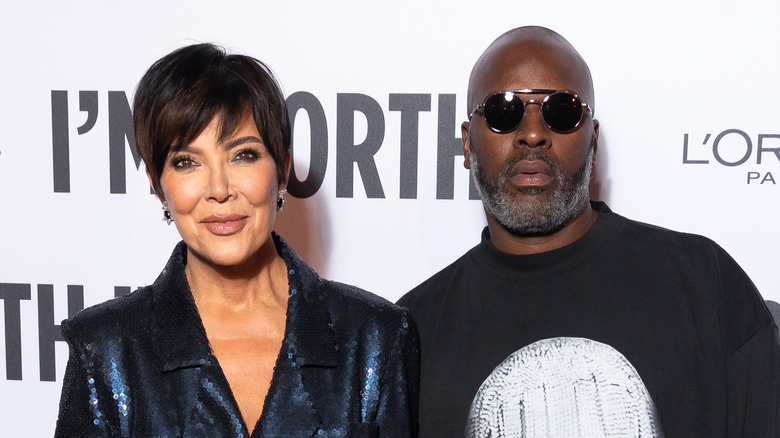 Kris Jenner et Corey Gamble posant ensemble