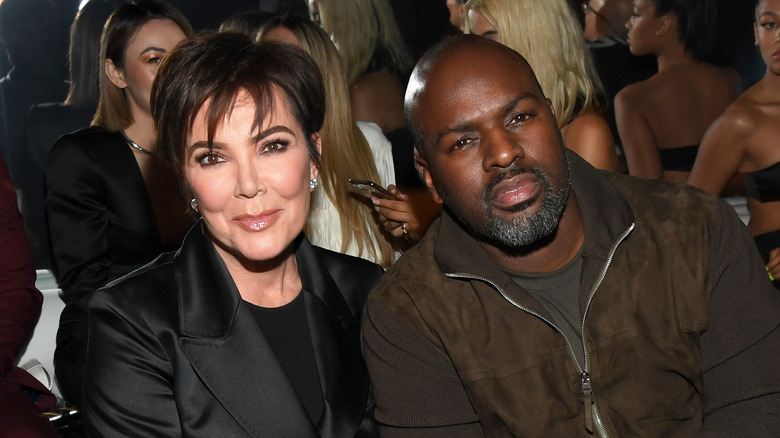 Kris Jenner et Corey Gamble posant ensemble