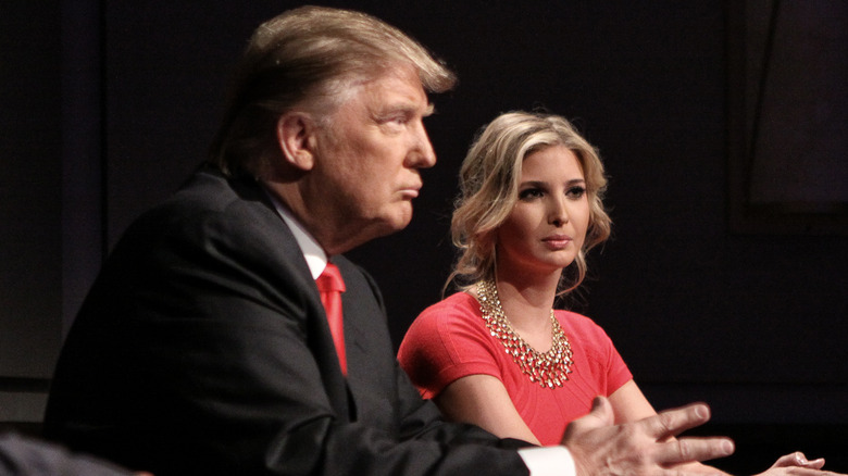 Donald et Ivanka Trump sont assis ensemble