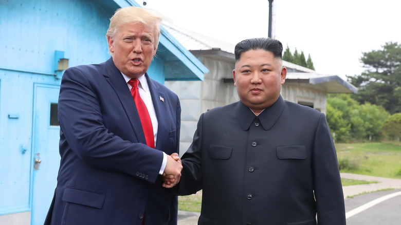 Donald Trump posant avec Kim Jong-un