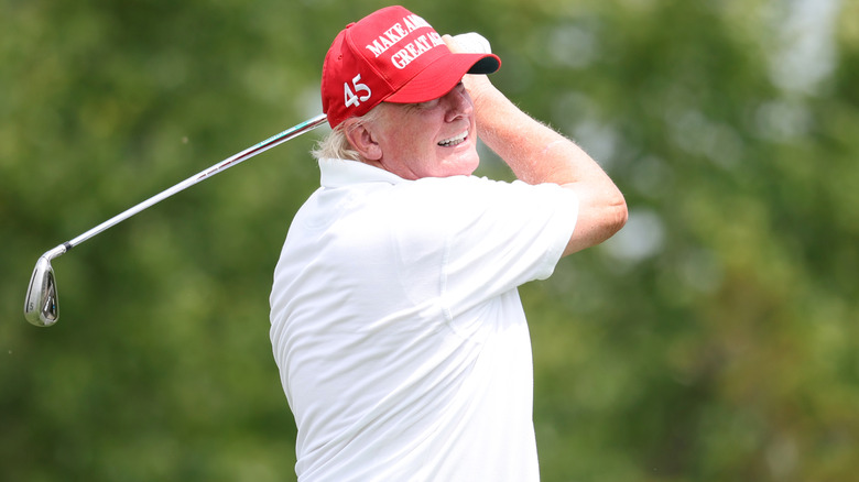 Donald Trump joue au golf