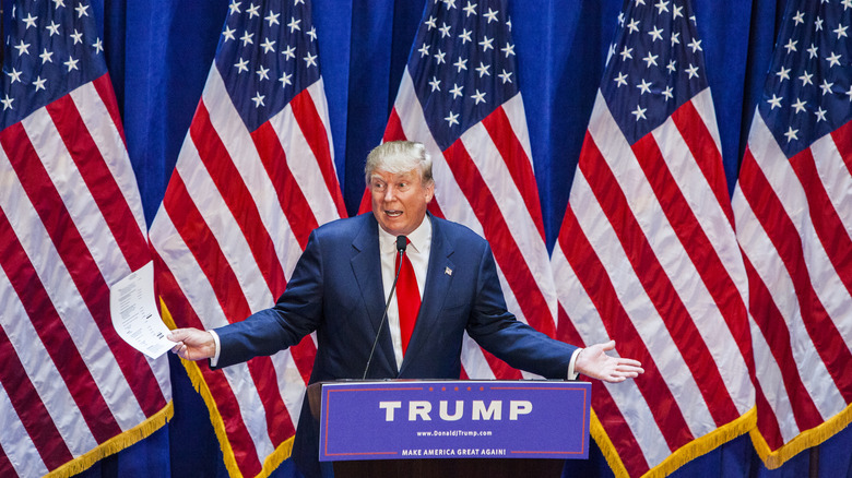 Donald Trump sur un podium