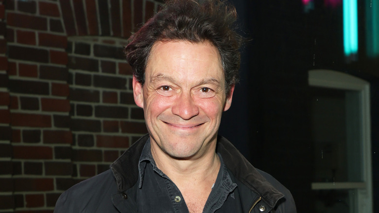 Dominic West souriant