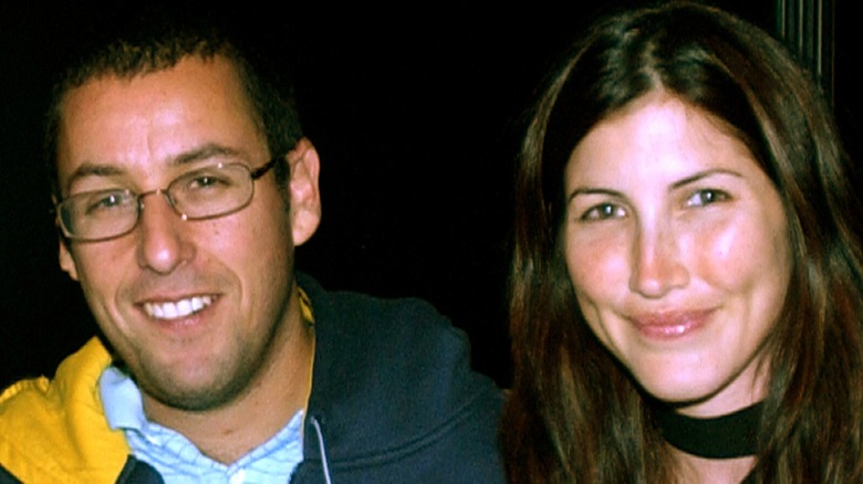 Jackie et Adam Sandler souriants