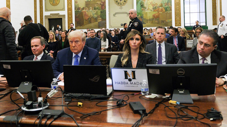 Donald Trump avec des avocats