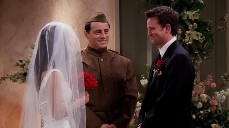 Matthew Perry dans une scène de Friends.