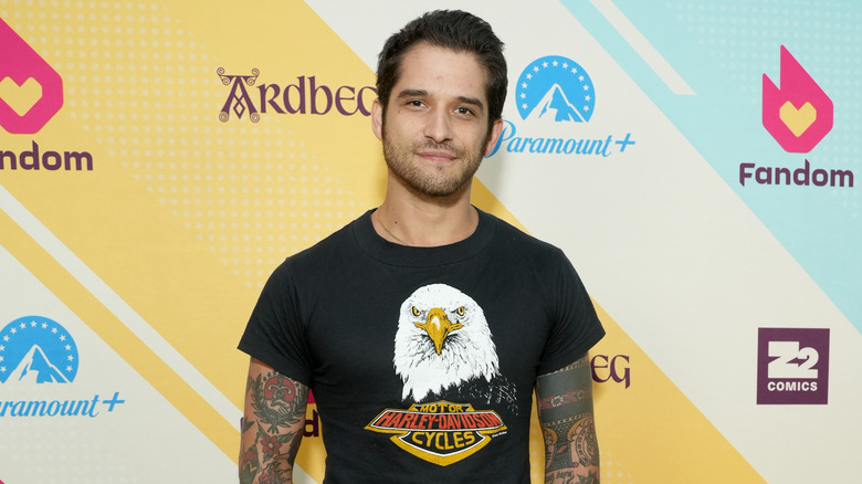 Tyler Posey porte un t-shirt