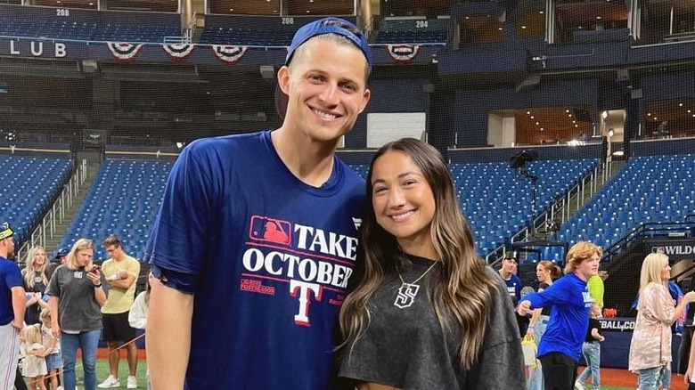 Madisyn et Corey Seager souriants