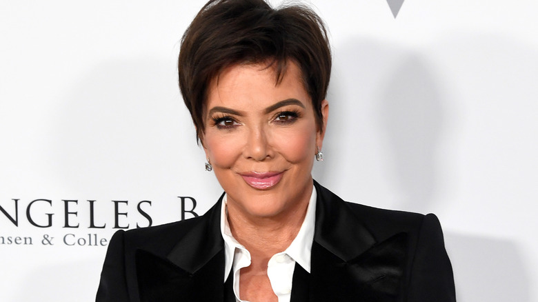 Kris Jenner posant