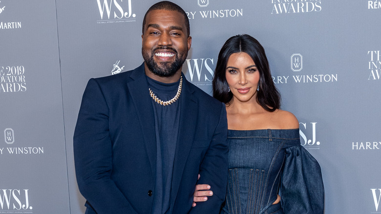 Kanye West et Kim Kardashian souriants