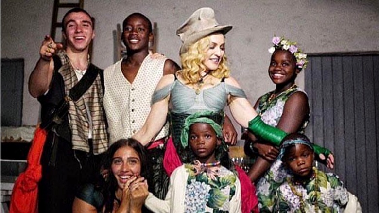 Chapeau haut de forme Madonna avec des enfants